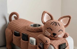 Cat Shaped Sofa Organizer: Handmade Crochet for Home Decor Cat Shaped Sofa Organizer